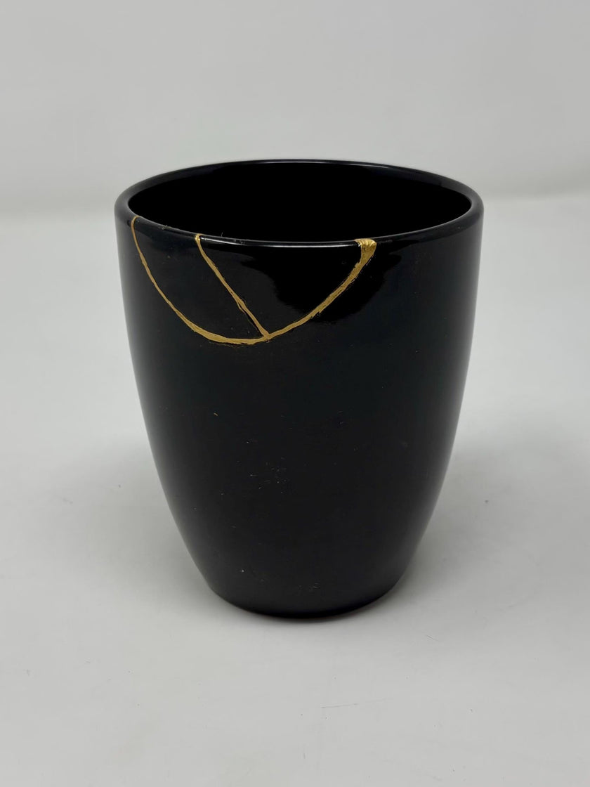 Rise & Shine – Vintage Kintsugi Mug in Black A One-of-a-kind | Repaired with Urushi Lacquer | 23k Gold Finish | Food Safe